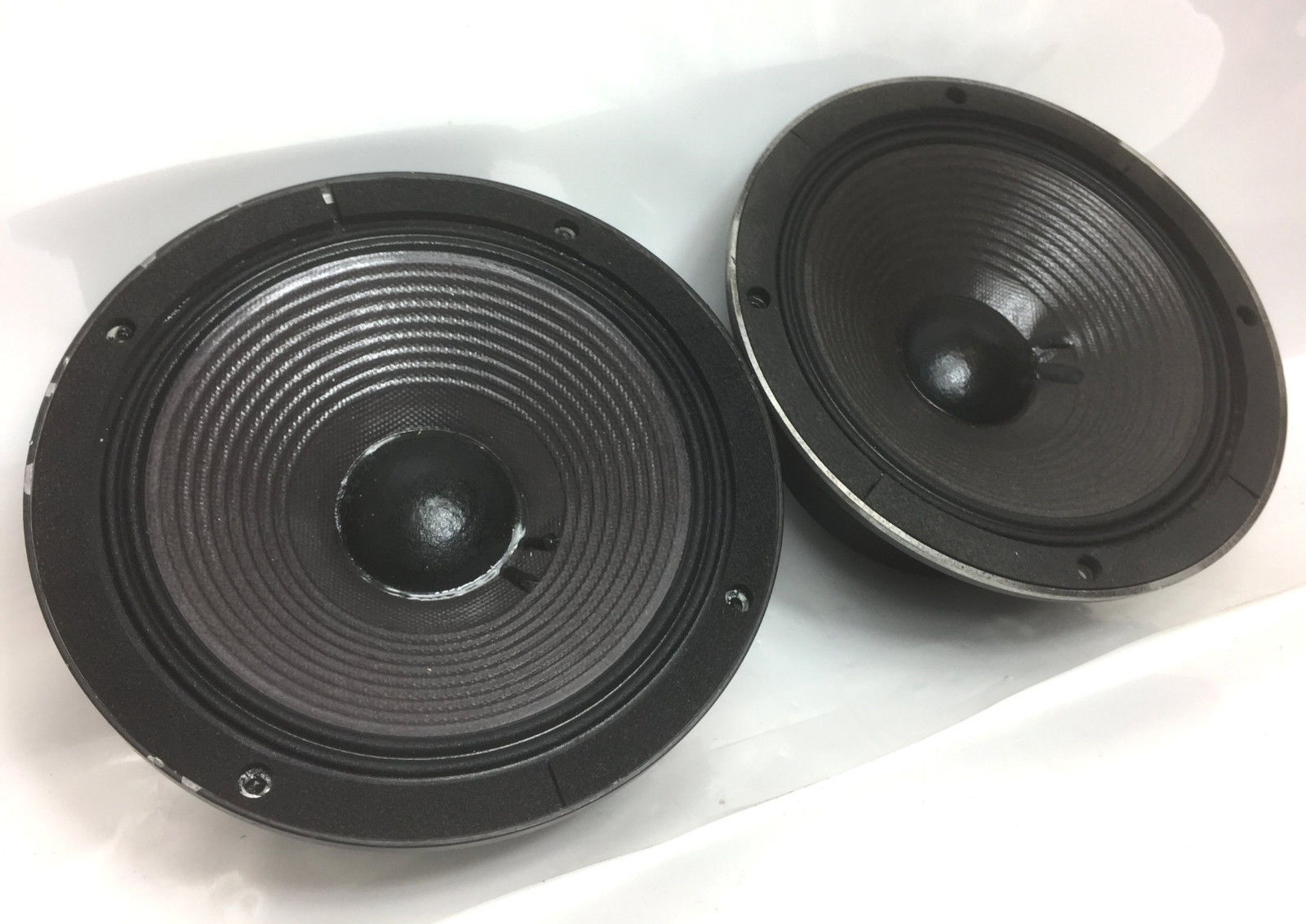 Subwoofer JBL 2118H specifications.